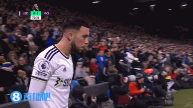 队友送大礼！QPR绝杀功臣疯狂庆祝，下一秒只剩底裤苦笑