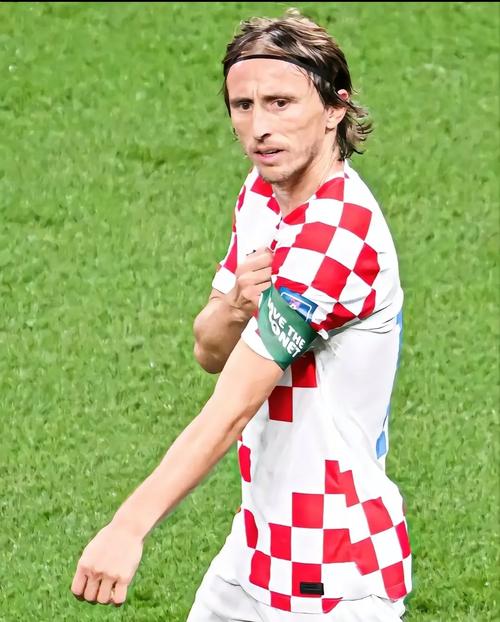 拉斯穆斯·霍伊伦(22 岁)在那不勒斯对阵尤文图斯的比赛中攻入 2 个进球！