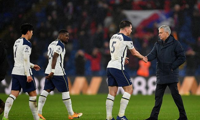 小孩哥！17岁卡尔成为欧冠最年轻连续3场进球球员